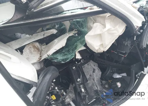 2017 Mercedes-Benz C 300 z USA, uszkodzony, nr VIN 55SWF4JB0HU233873